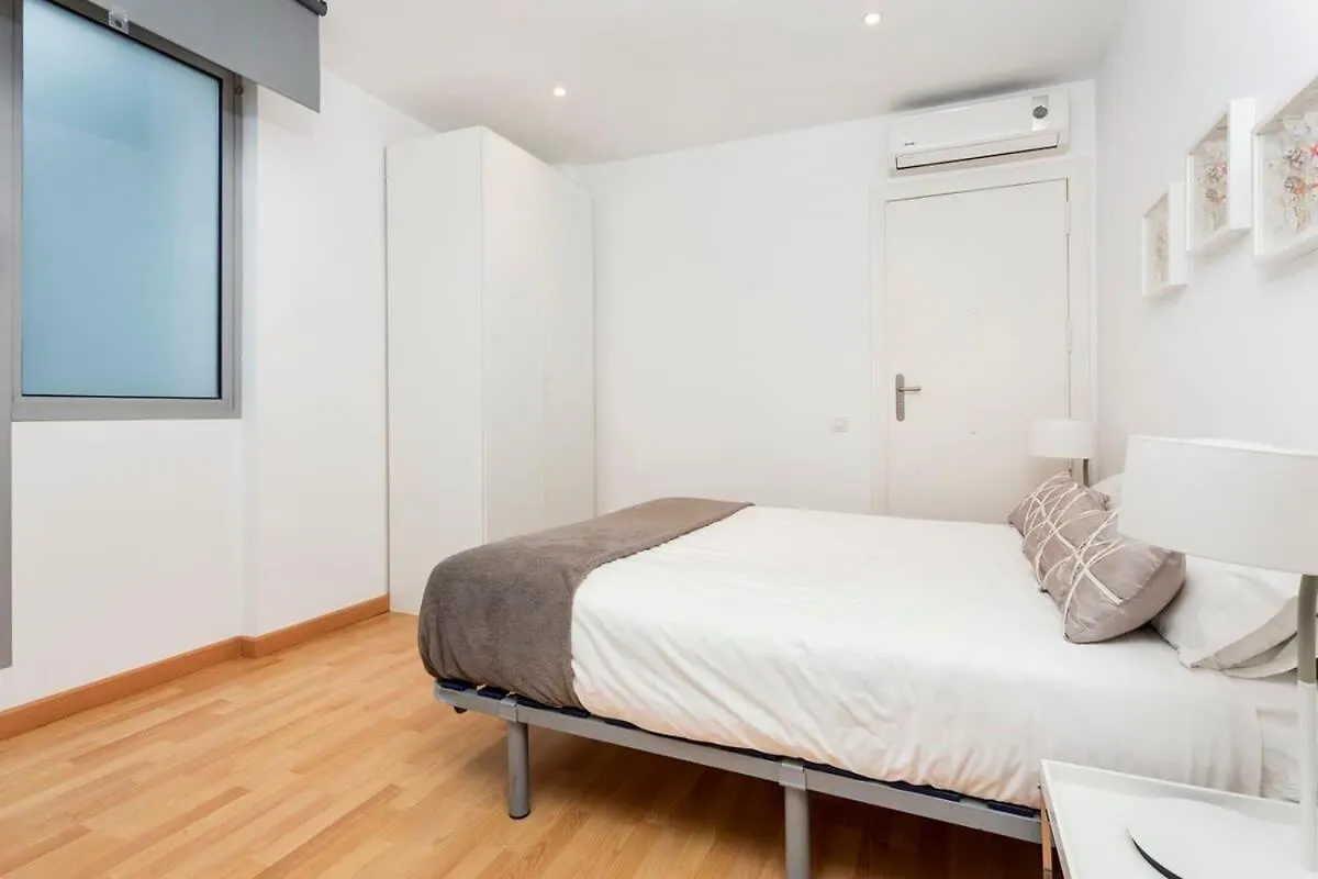 Spacious And Elegant 4 Bedroom With Private Terrace Barcelona Apartament