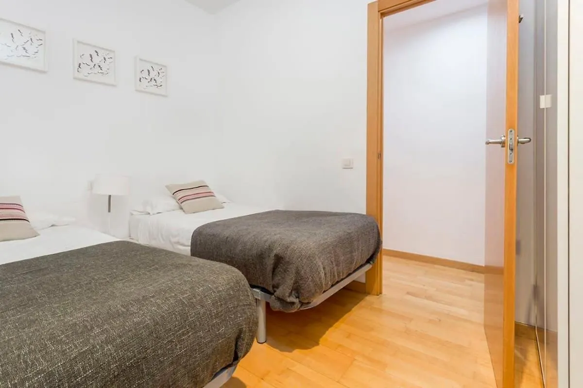 Spacious And Elegant 4 Bedroom With Private Terrace Barcelona