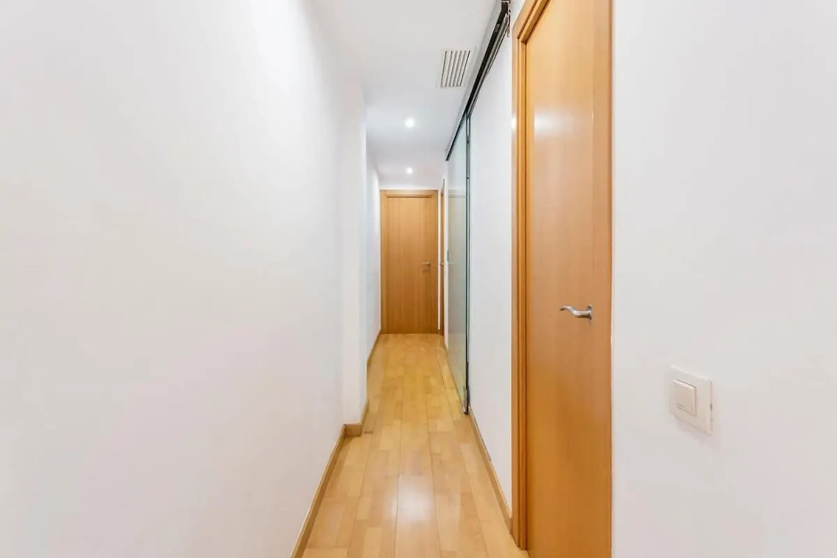 Spacious And Elegant 4 Bedroom With Private Terrace Barcelona